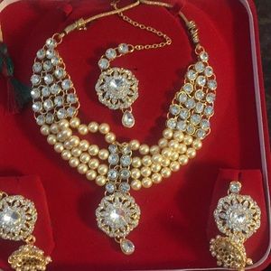 Jewelry set earrings, necklace and head piece.